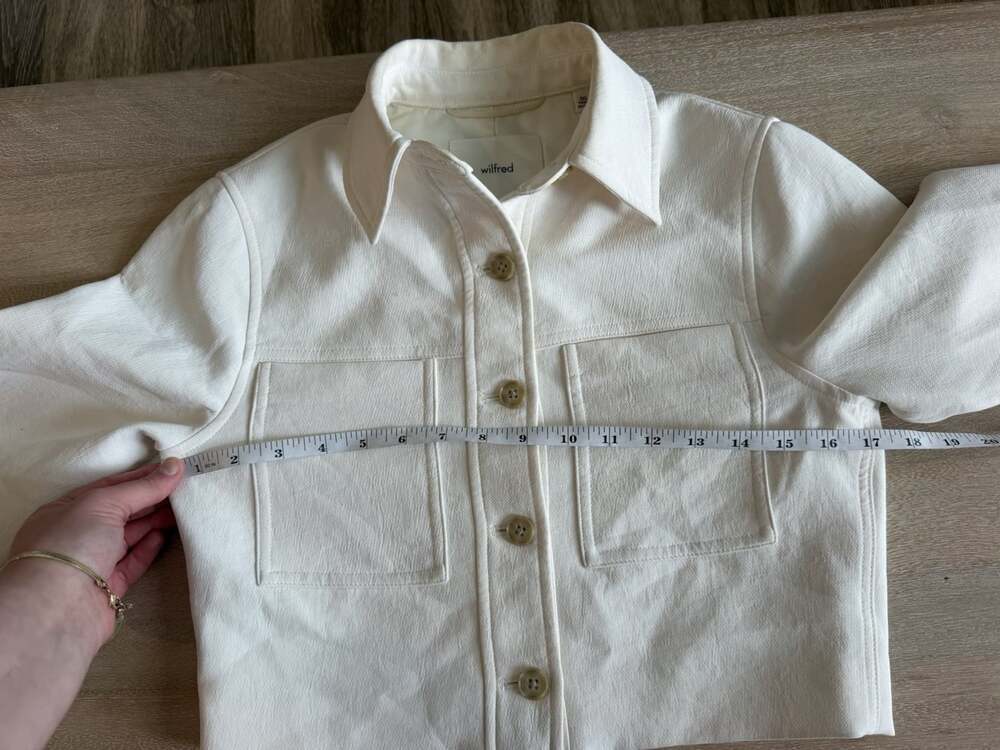 Aritzia Little Cropped Jacket Crepette in Light Birch Size 2XS - Picture 7 of 11